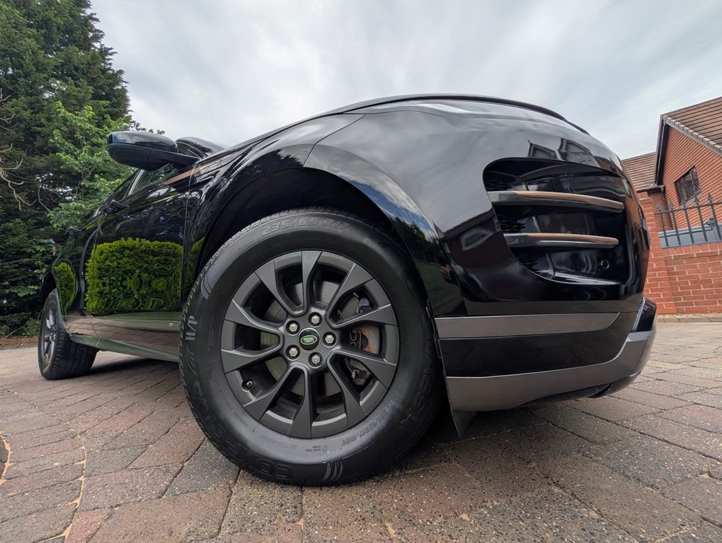 Land Rover Range Rover Evoque 2.0 D150 R-dynamic SW69DPX Black #4