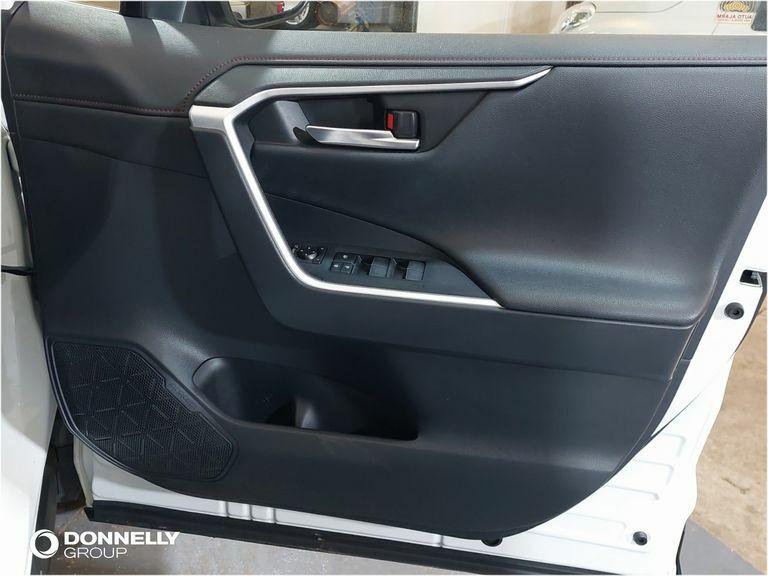 Suzuki Across 2.5 Phev E-four Cvt Red #18