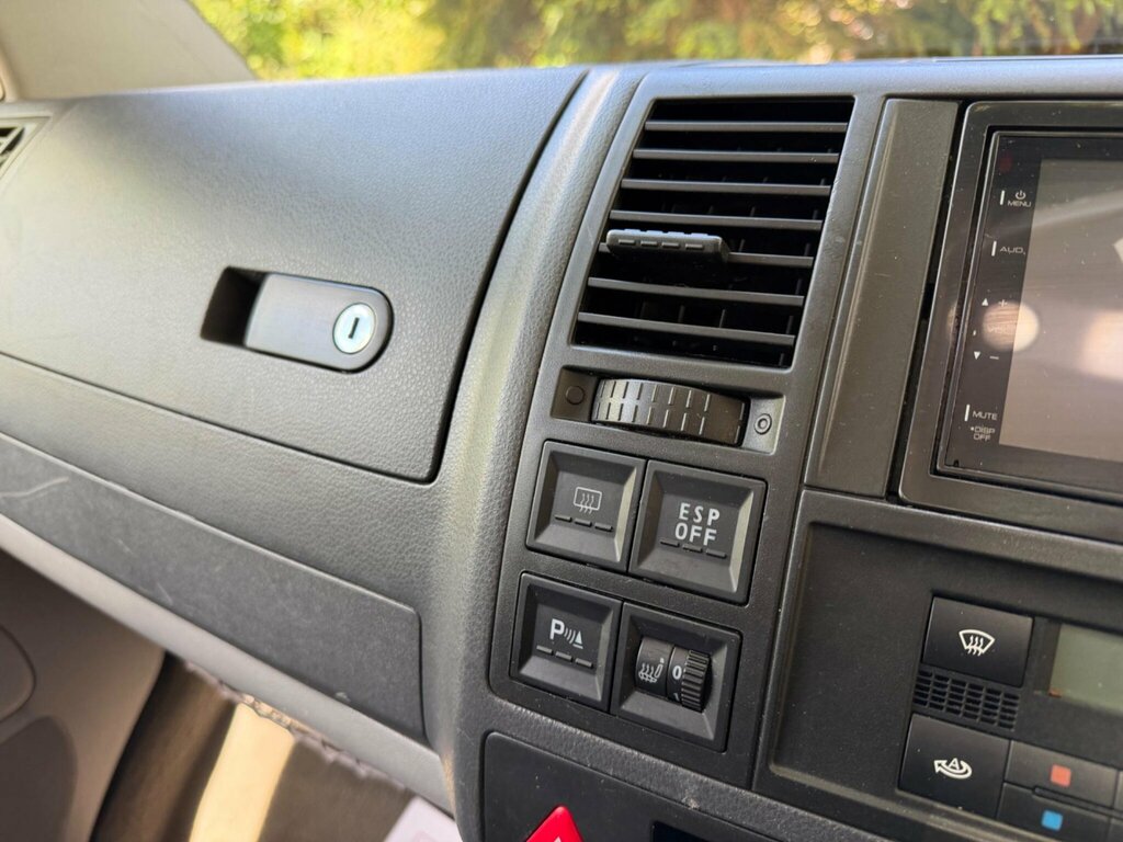 Volkswagen Caravelle Exec Tdi 174 A Silver #32
