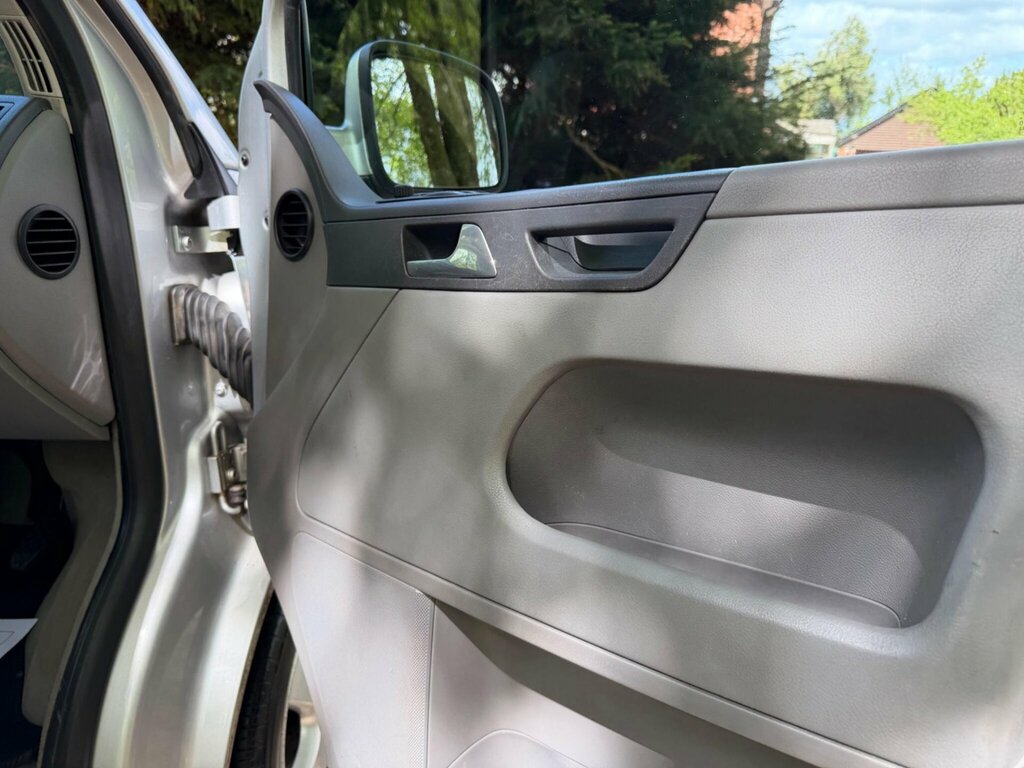 Volkswagen Caravelle Exec Tdi 174 A Silver #17
