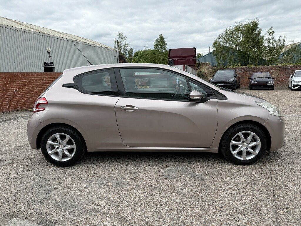 Peugeot 208 Hatchback 1.0 Vti Active 2013 PF63FEP Pink #5