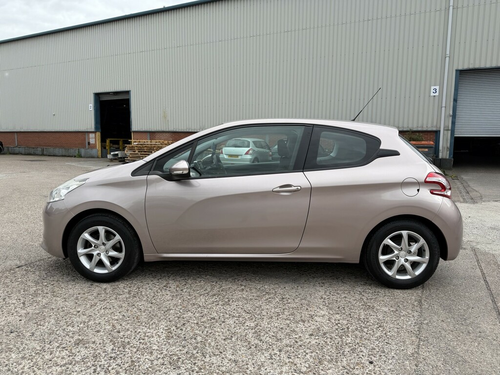 Peugeot 208 Hatchback 1.0 Vti Active 2013 PF63FEP Pink #4