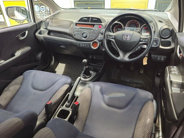 Honda Jazz 1.4 I-vtec Es Plus Hatchback Eur PX15RXU White #4