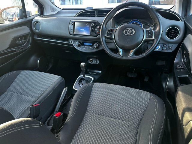Toyota Yaris 1.5 Vvt-h Icon Hatchback Hybrid E-cvt E LP15VML Red #4