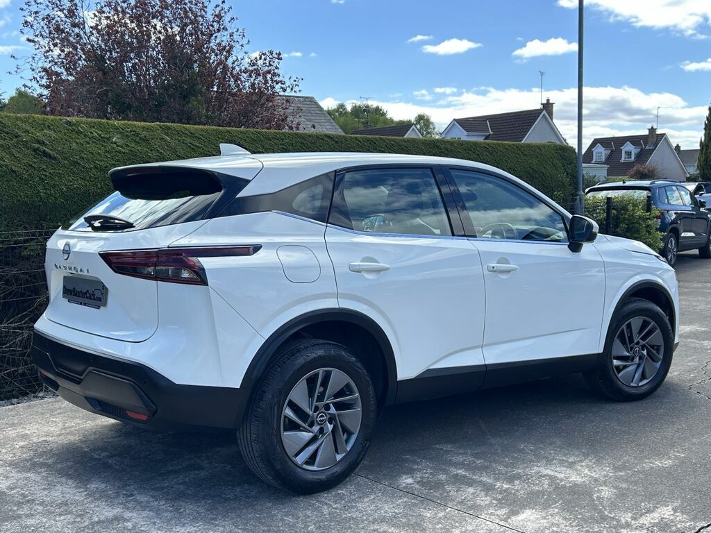 Nissan Qashqai Mpv White #4