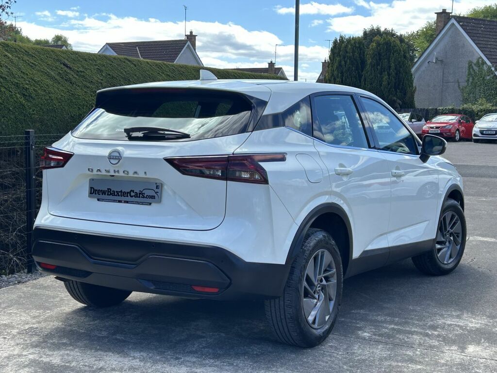 Nissan Qashqai Mpv White #5