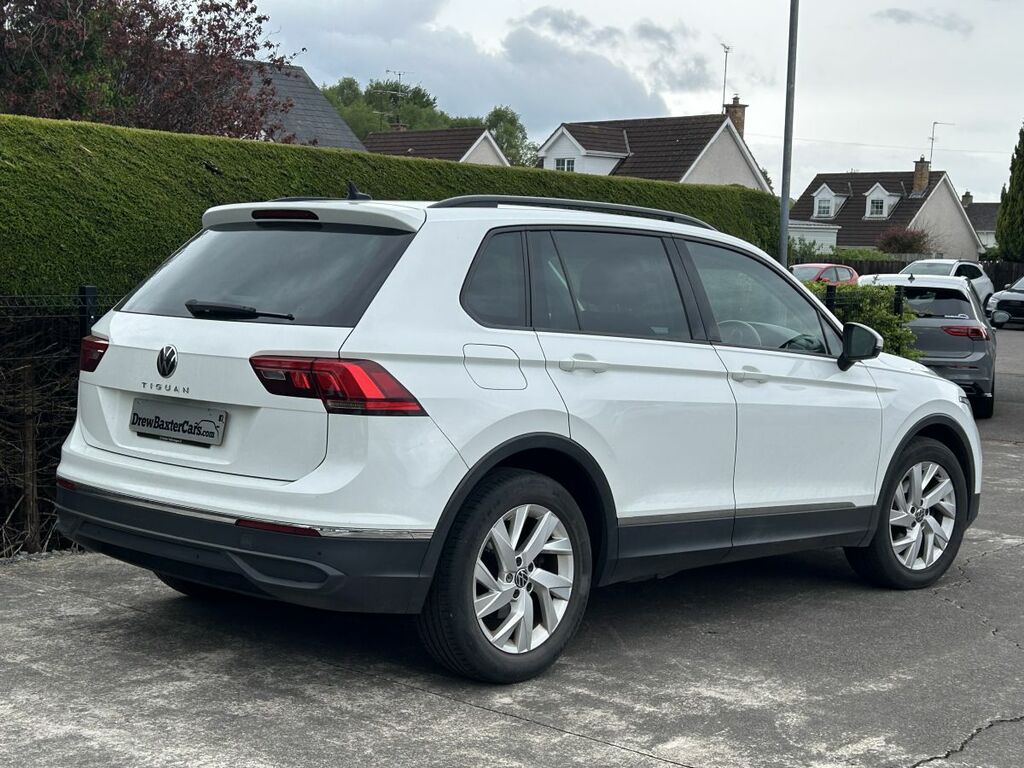 Volkswagen Tiguan Estate  White #5
