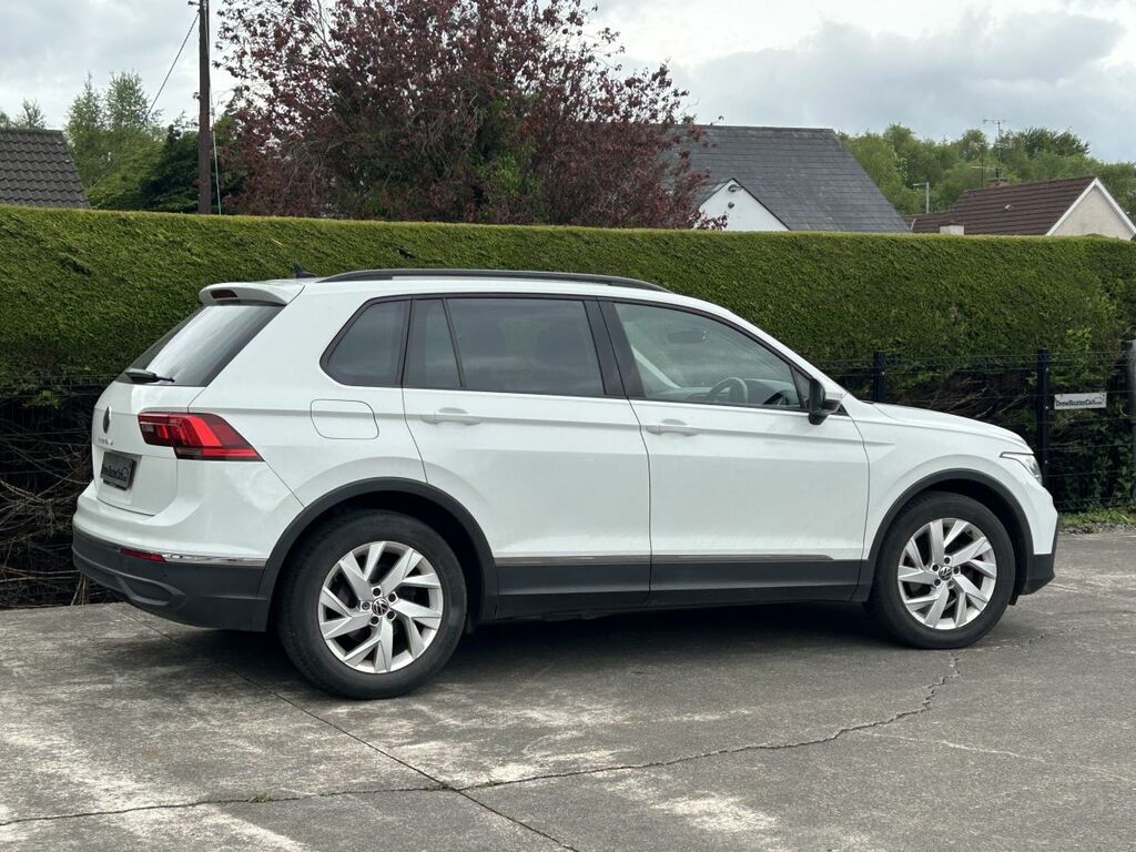 Volkswagen Tiguan Estate  White #4