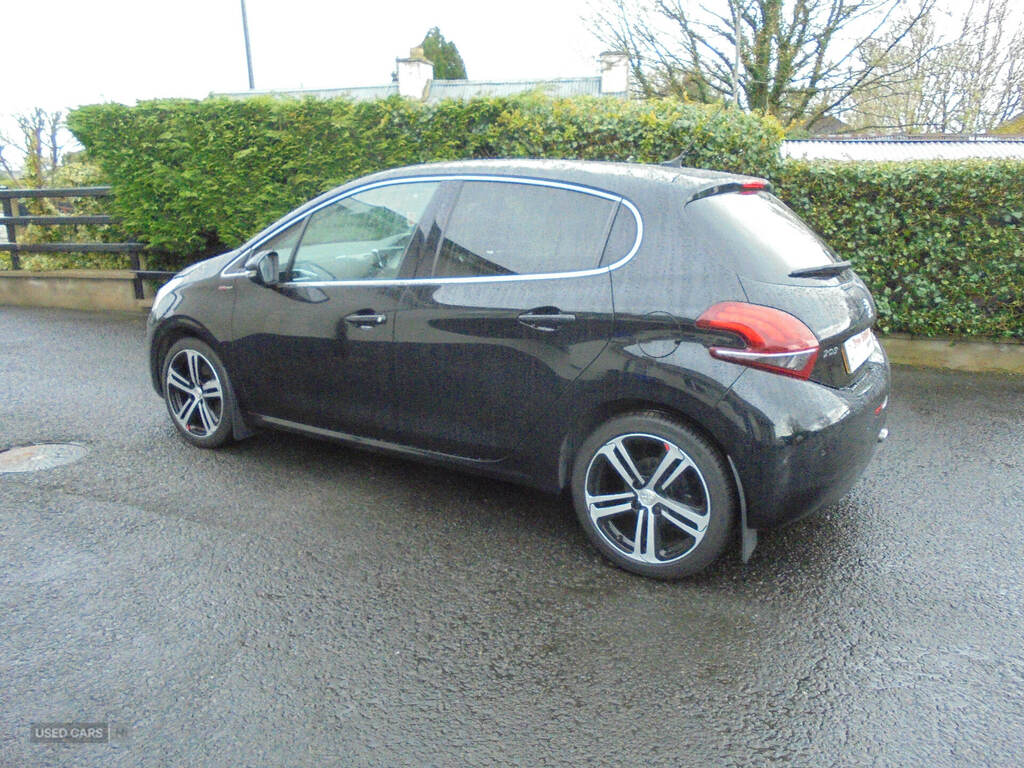 Peugeot 208 1.6 Bluehdi 120 Gt Line Black #3