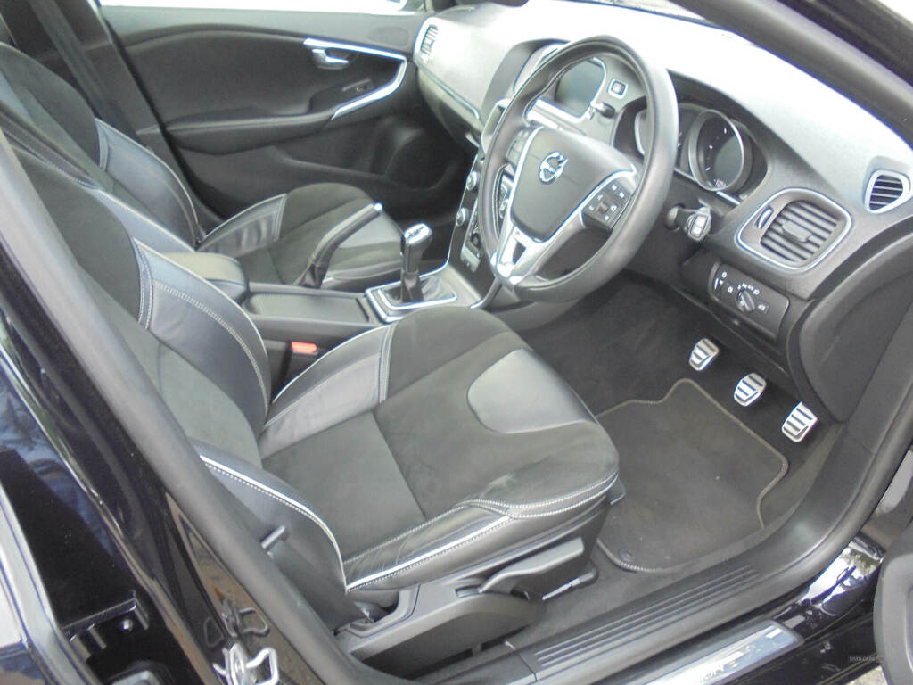 Volvo V40 D2 120 R Design Nav Plus DK68FVV Black #5