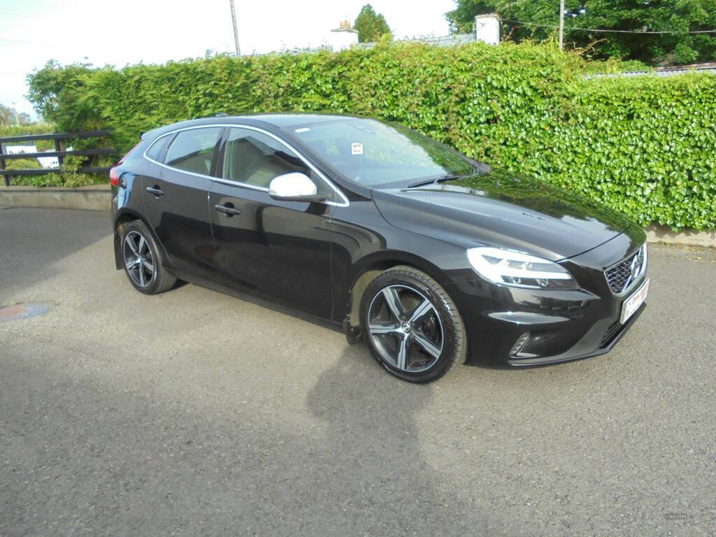 Volvo V40 D2 120 R Design Nav Plus Black