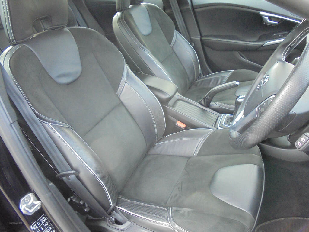 Volvo V40 D2 120 R Design Nav Plus DK68FVV Black #6