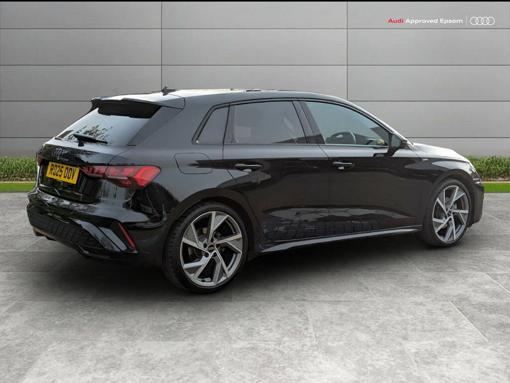 Audi A3 35 Tfsi Black Edition S Tronic RO25OOV Black #4