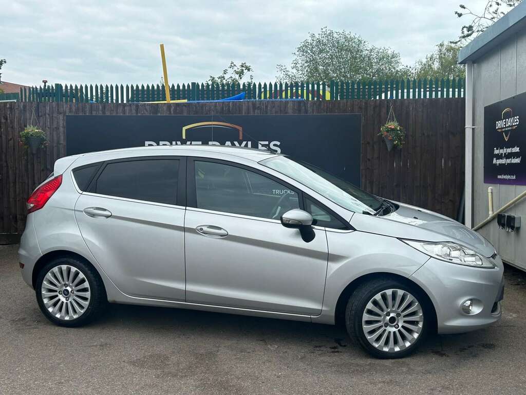 Ford Fiesta 1.6 Fiesta Titanium 90 Tdci Silver