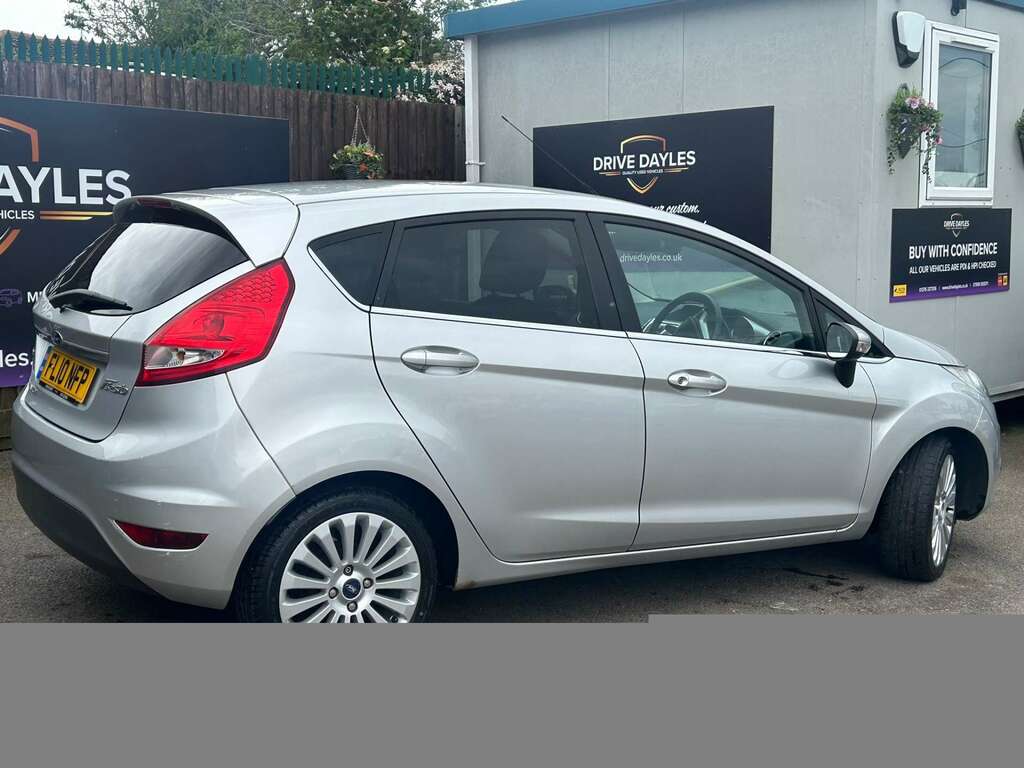 Ford Fiesta 1.6 Fiesta Titanium 90 Tdci Silver #4