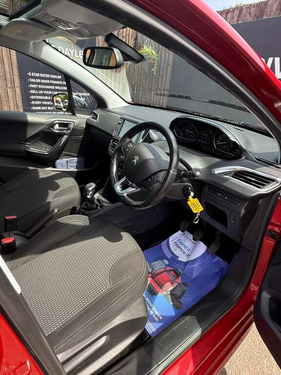 Peugeot 208 1.2 208 Allure Premium GJ18YMU Red #6