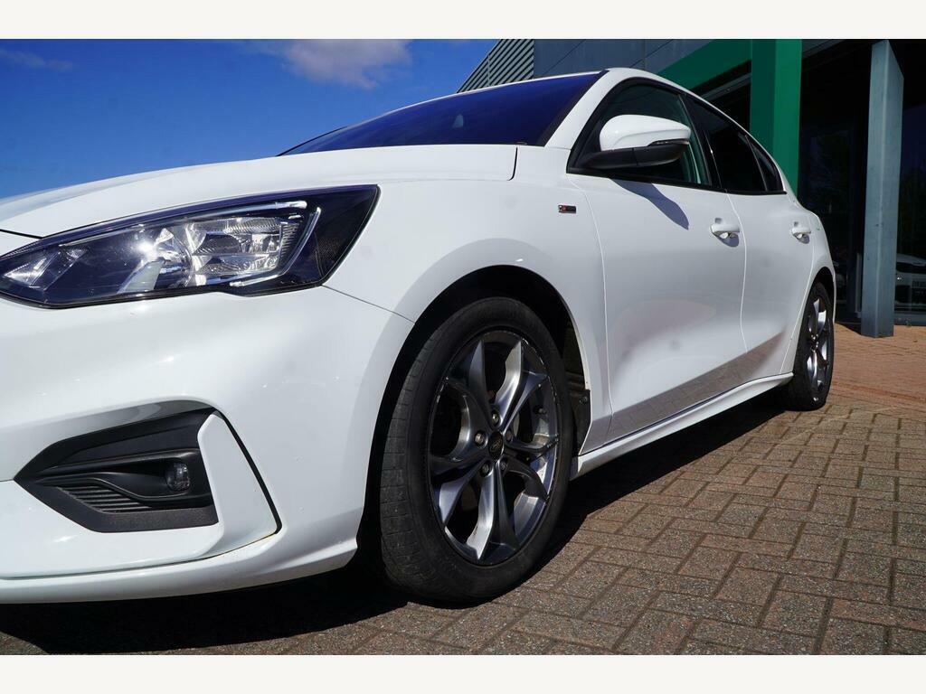 Ford Focus 1.0T Ecoboost St-line Hatchback White #3