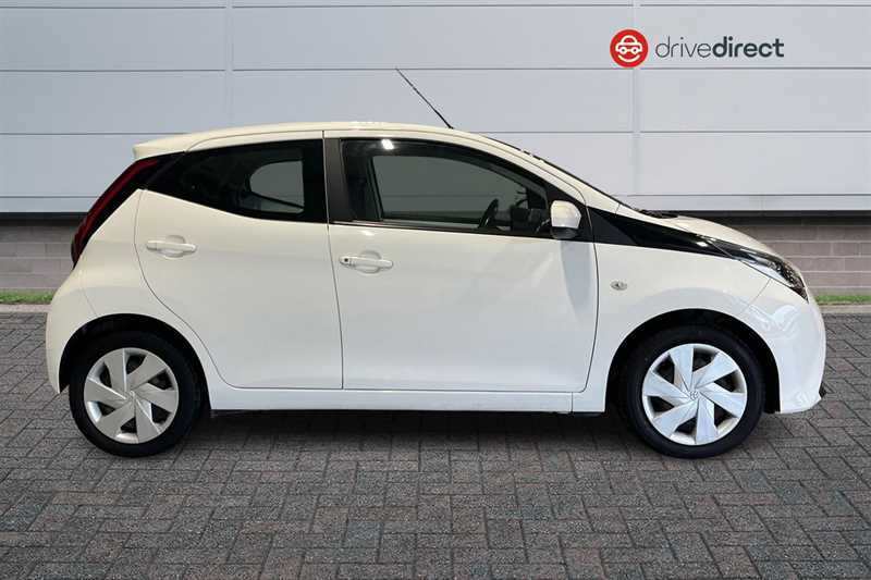 Toyota Aygo 1.0 Vvt-i X-play Hatchback Euro LG68EWX White #2