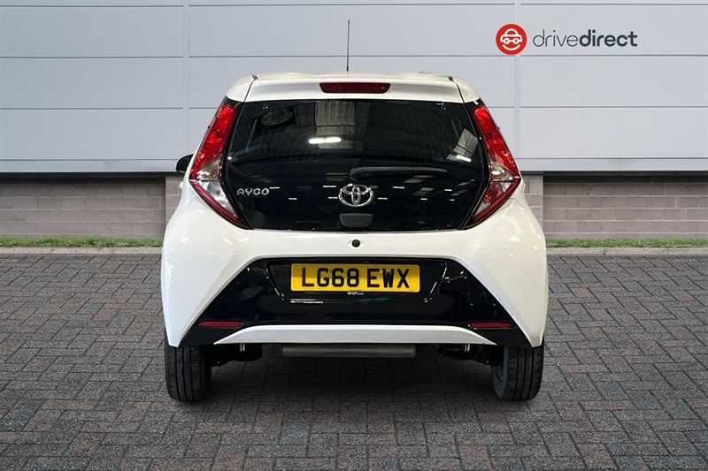 Toyota Aygo 1.0 Vvt-i X-play Hatchback Euro LG68EWX White #4