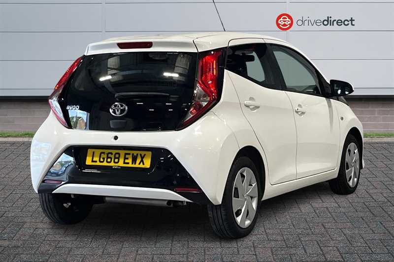 Toyota Aygo 1.0 Vvt-i X-play Hatchback Euro LG68EWX White #3