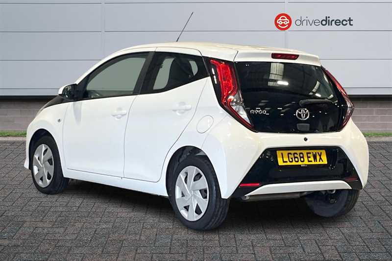 Toyota Aygo 1.0 Vvt-i X-play Hatchback Euro LG68EWX White #5