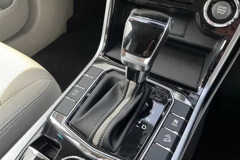 SsangYong Korando K35 White #41