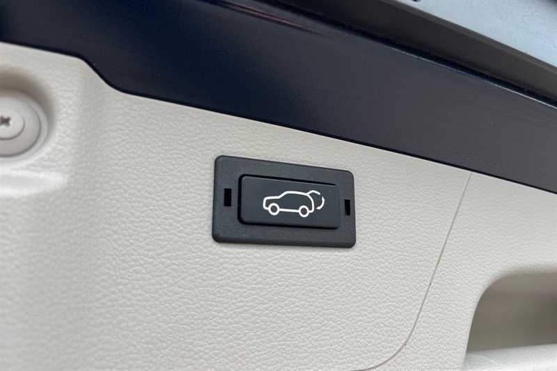 SsangYong Korando K35 White #37