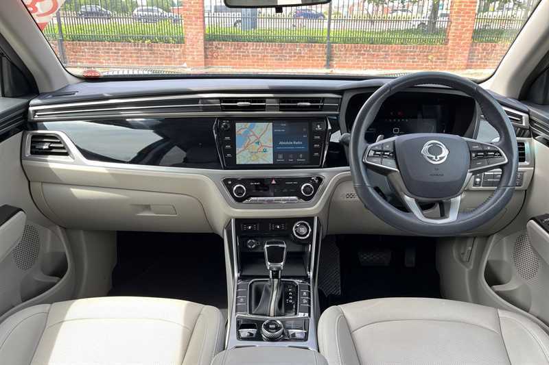 SsangYong Korando K35 White #13