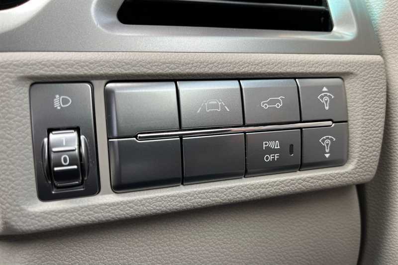 SsangYong Korando K35 White #44