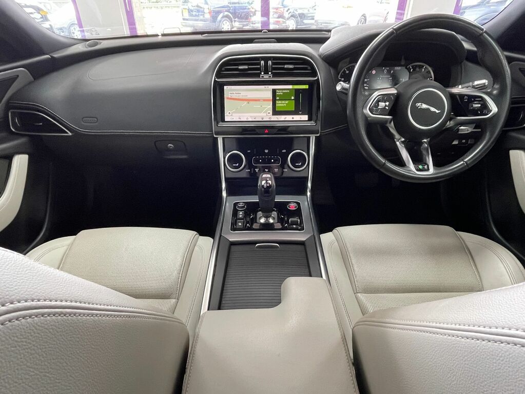 Jaguar XE R-dynamic S Red #3
