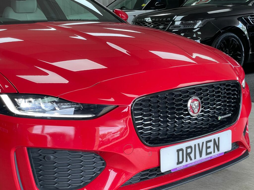 Jaguar XE R-dynamic S Red #4