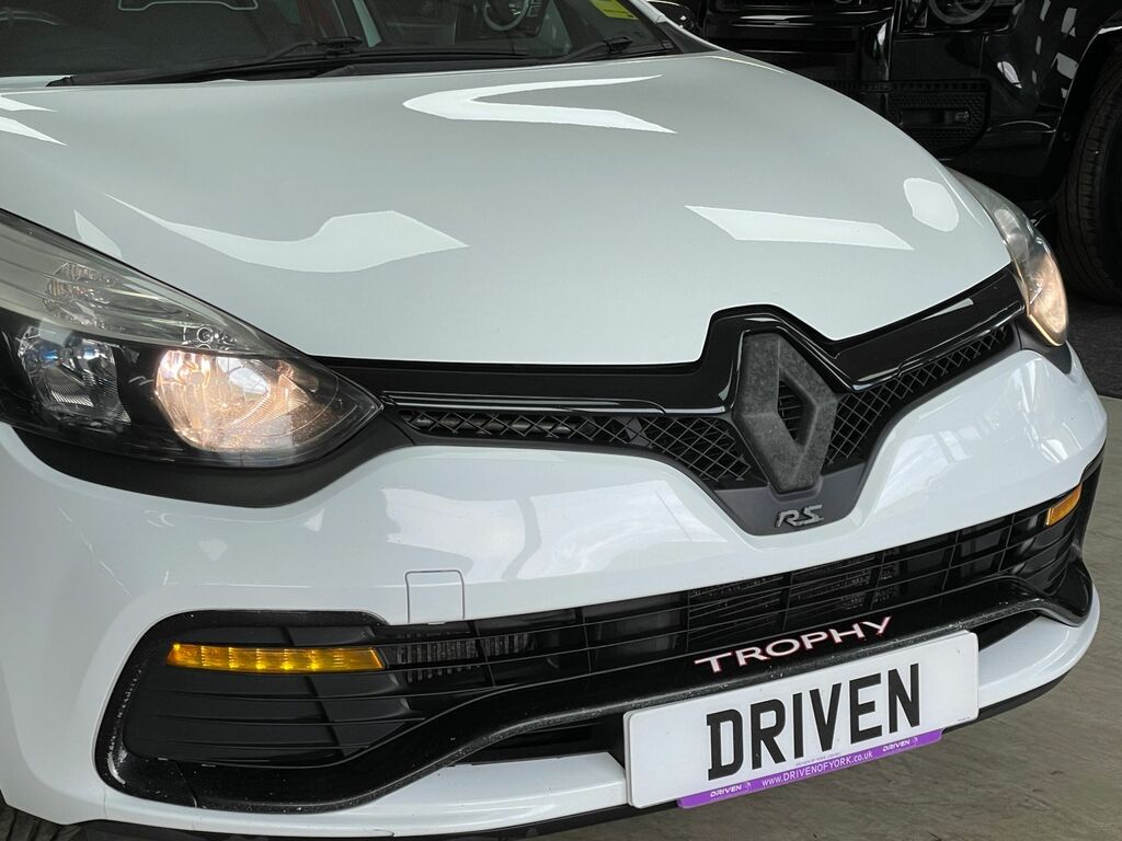 Renault Clio Petrol DS65APZ White #3