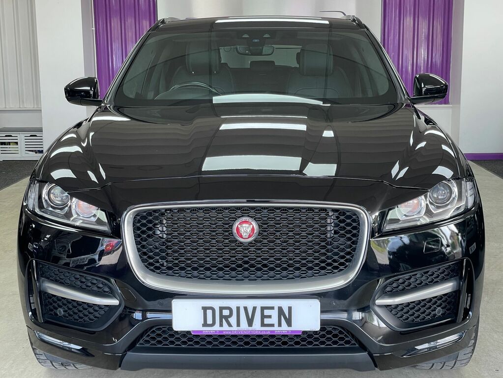 Jaguar F-Pace Diesel SV20XYS Black #4