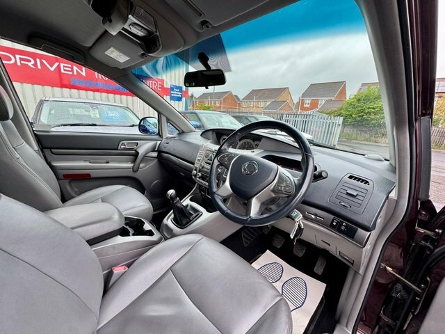 SsangYong Turismo 2.0 Es White #10