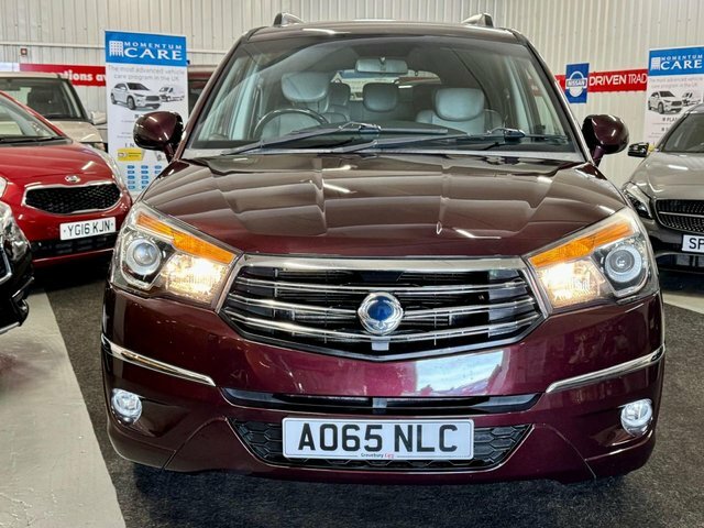 SsangYong Turismo 2.0 Es White #2