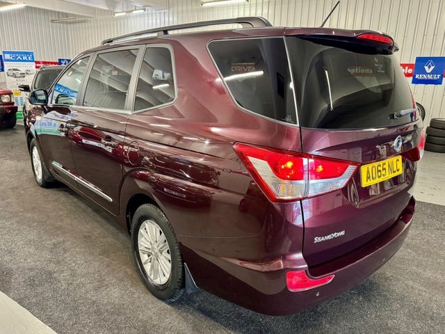 SsangYong Turismo 2.0 Es White #4