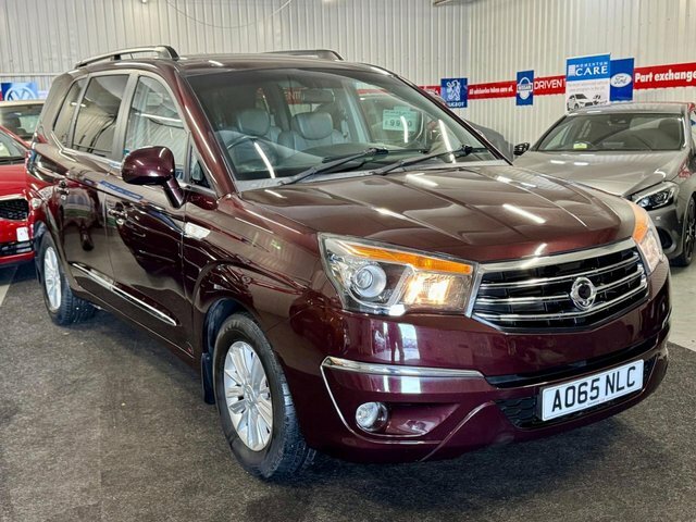 SsangYong Turismo 2.0 Es White #1