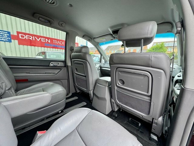 SsangYong Turismo 2.0 Es White #14