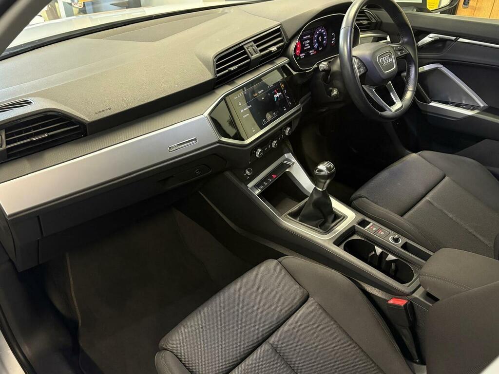 Audi Q3 Suv 1.5 Tfsi Cod 35 S Line Euro 6 Ss 2019 VO69HKZ White #4