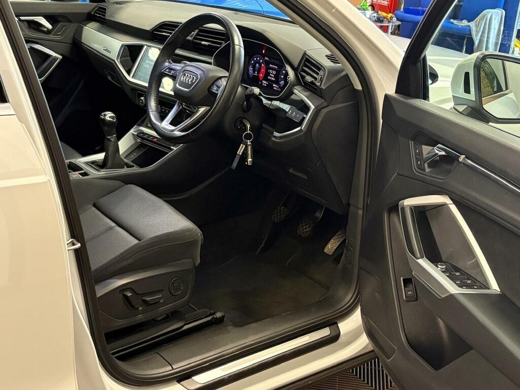 Audi Q3 Suv 1.5 Tfsi Cod 35 S Line Euro 6 Ss 2019 VO69HKZ White #3