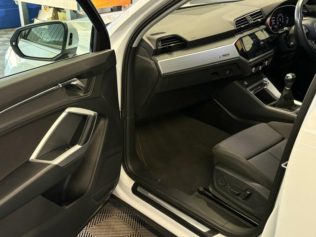 Audi Q3 Suv 1.5 Tfsi Cod 35 S Line Euro 6 Ss 2019 VO69HKZ White #5