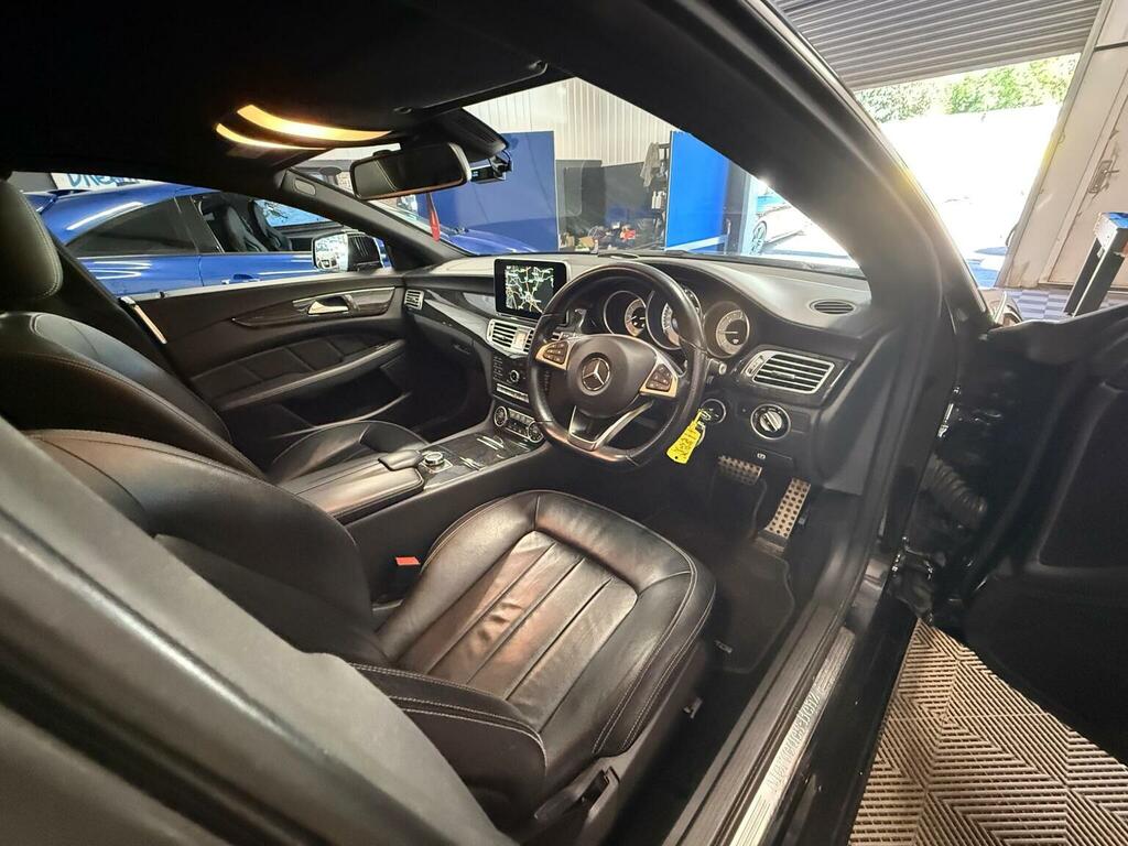 Mercedes-Benz CLS Amg Line White #21