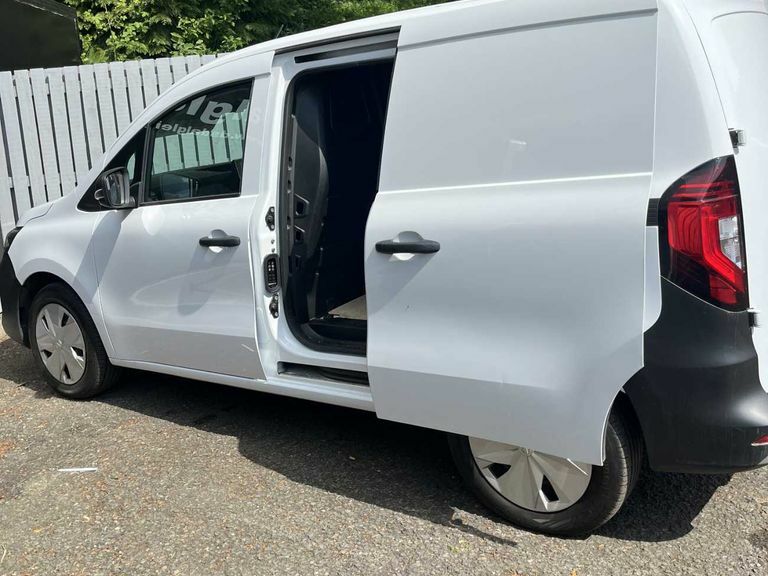 Nissan TOWNSTAR Acenta White #3