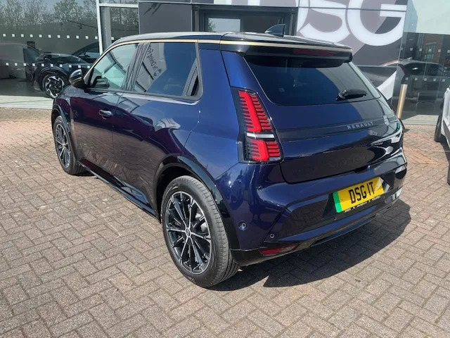 Renault 5 E-Tech 110Kw Iconic Five Comfort Range 52Kwh DSG1T Black #3