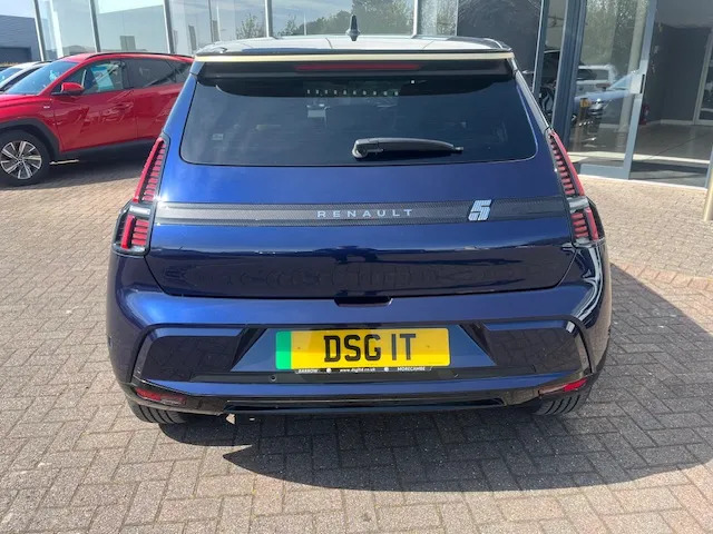 Renault 5 E-Tech 110Kw Iconic Five Comfort Range 52Kwh DSG1T Black #4
