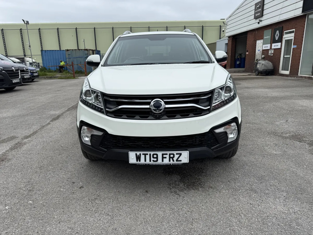 SsangYong Korando 2.2 Ultimate 4X4 White #2
