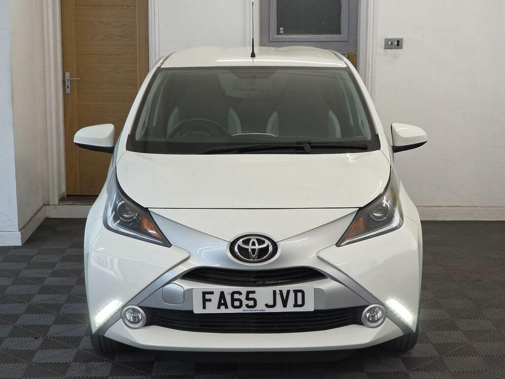 Toyota Aygo 1.0 Vvt-i X-pure Euro 6 FA65JVD White #2