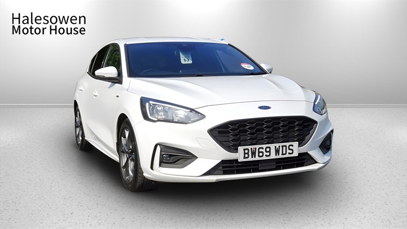 Ford Focus 1.0T Ecoboost St-line Hatchback White