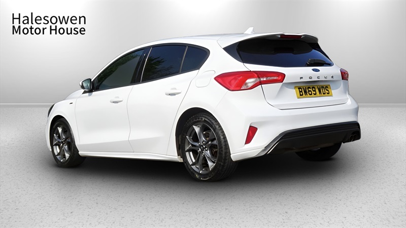 Ford Focus 1.0T Ecoboost St-line Hatchback BW69WDS White #5