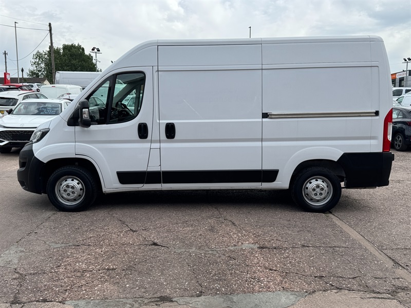 Peugeot Boxer 2.2 Bluehdi 335 Professional Panel Van GJ23SZL White #4